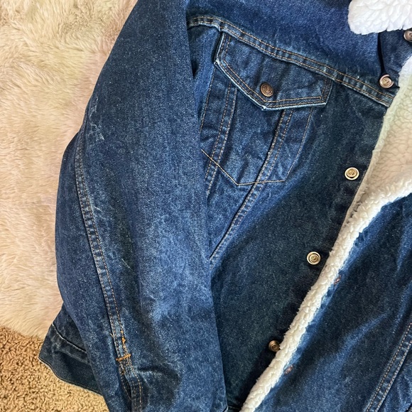 Levis Vintage Sherpa Jacket - Picture 3 of 4